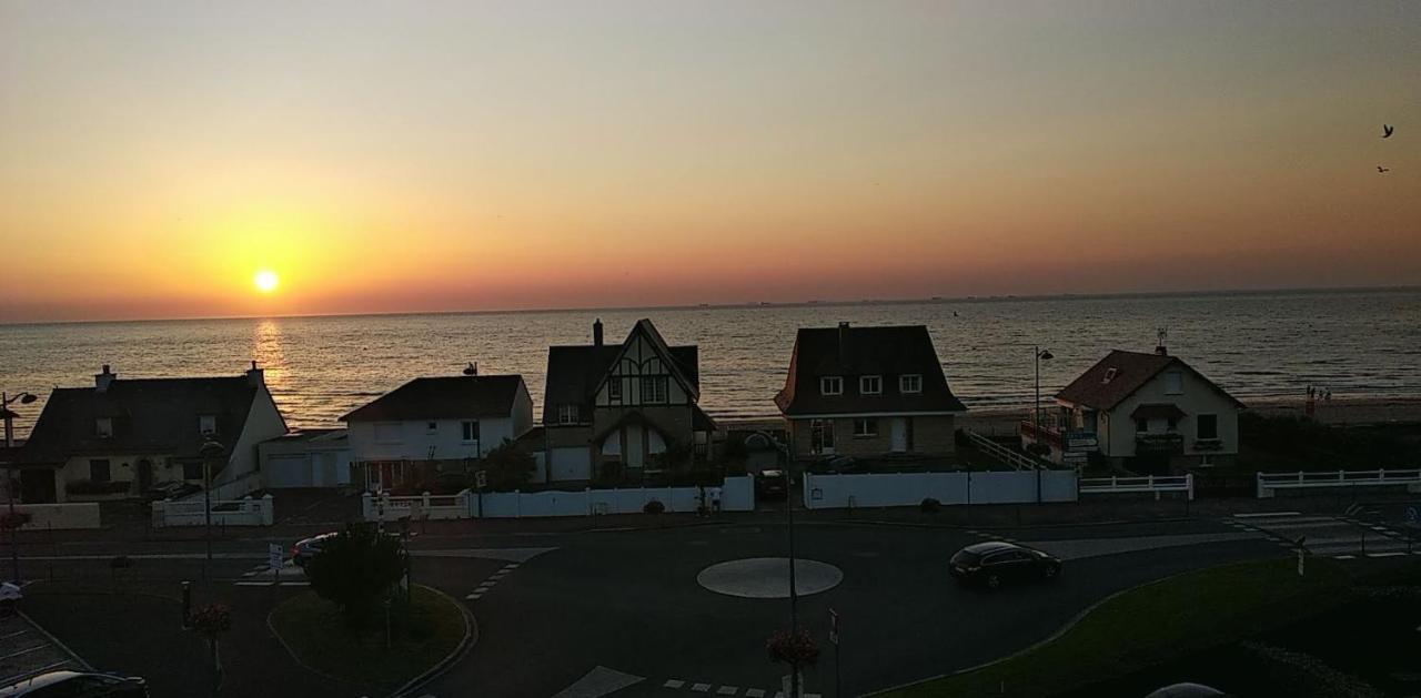 Appartement Neuf Beautiful Villers 1-4 Pers Avec Parking Prive Et A 200 M Plage Екстериор снимка