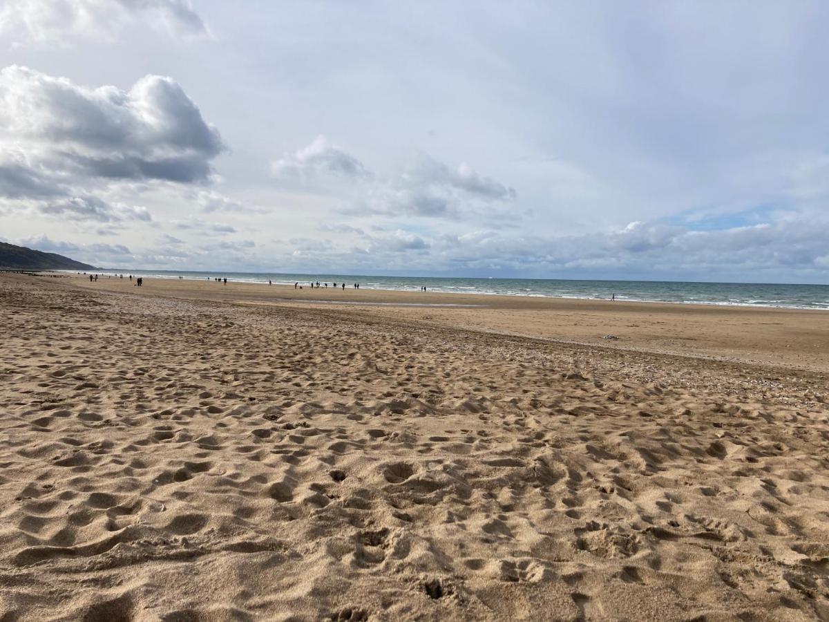 Appartement Neuf Beautiful Villers 1-4 Pers Avec Parking Prive Et A 200 M Plage Екстериор снимка