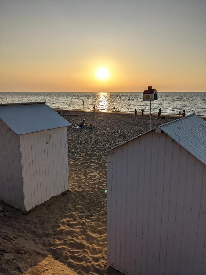 Appartement Neuf Beautiful Villers 1-4 Pers Avec Parking Prive Et A 200 M Plage Екстериор снимка