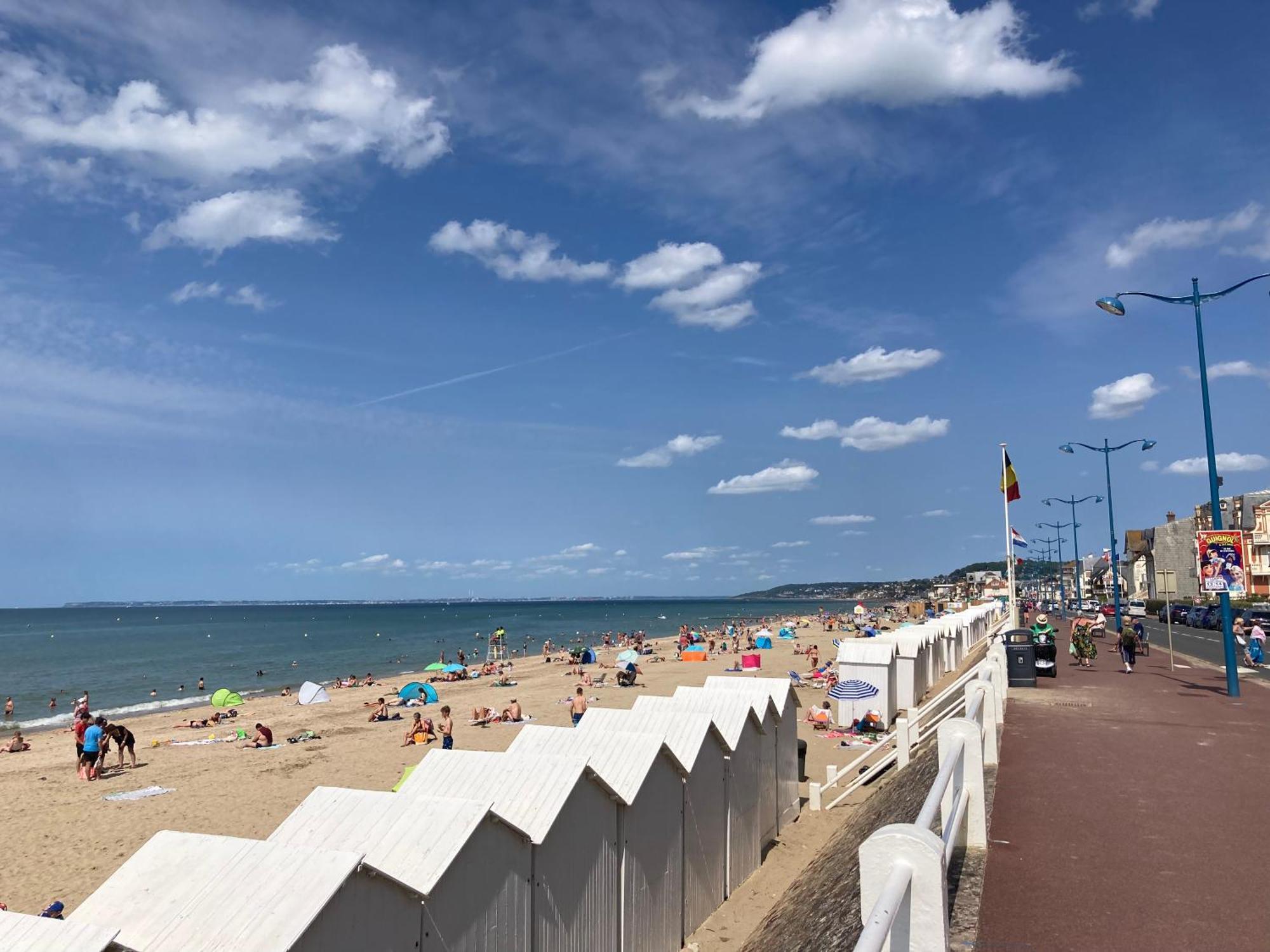 Appartement Neuf Beautiful Villers 1-4 Pers Avec Parking Prive Et A 200 M Plage Екстериор снимка